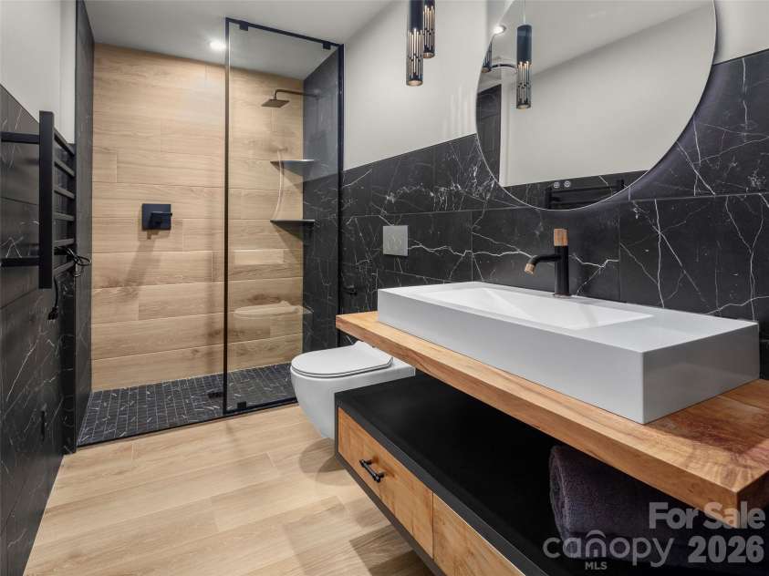 80 Hemlock Circle, Black Mountain, NC 28711.  MLS# CAR4367338, YatesRealty ID 11528. Secondary Suite Bathroom