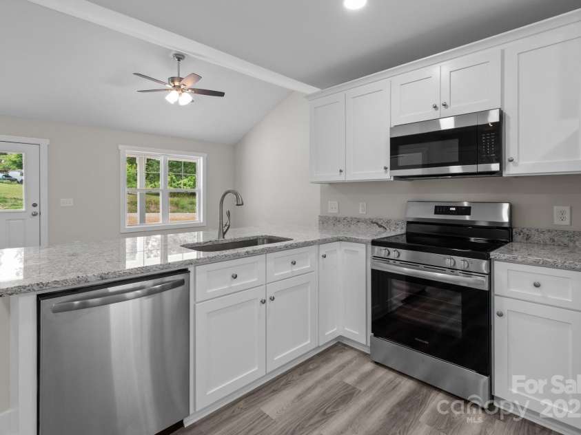 894 Oval Street, Kannapolis, NC 28081.  MLS# CAR4256839, YatesRealty ID 11528. 