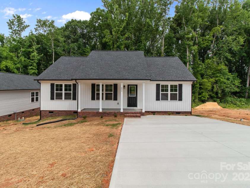 894 Oval Street, Kannapolis, NC 28081.  MLS# CAR4256839, YatesRealty ID 11528. Welcome to 894 Oval St!