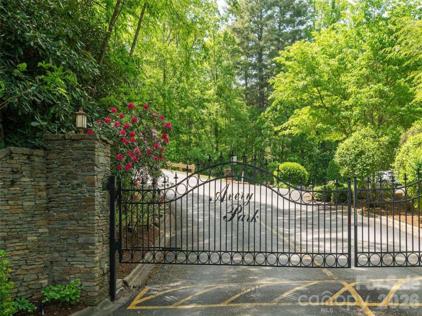 417 Blue Mist Way, Arden, NC 28704.  MLS# CAR4413993, YatesRealty ID 11529. 