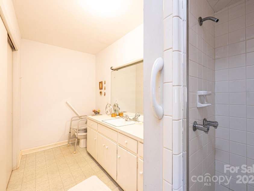 1396 Cottage Grove Road, Lenoir, NC 28645.  MLS# CAR4225236, YatesRealty ID 1153. 