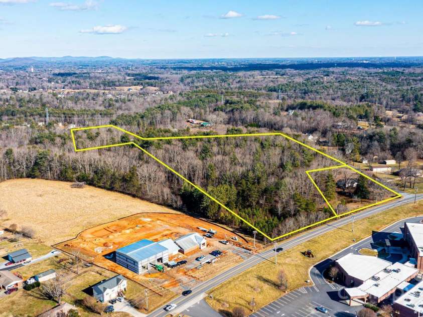 1396 Cottage Grove Road, Lenoir, NC 28645.  MLS# CAR4225236, YatesRealty ID 1153. 