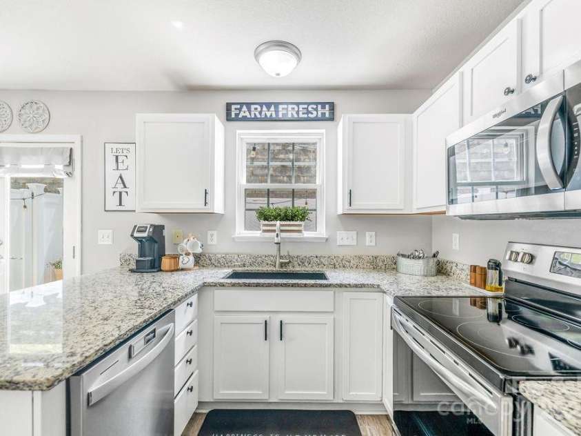 41 Lanceford Circle, Fletcher, NC 28732.  MLS# CAR4252559, YatesRealty ID 11531. 