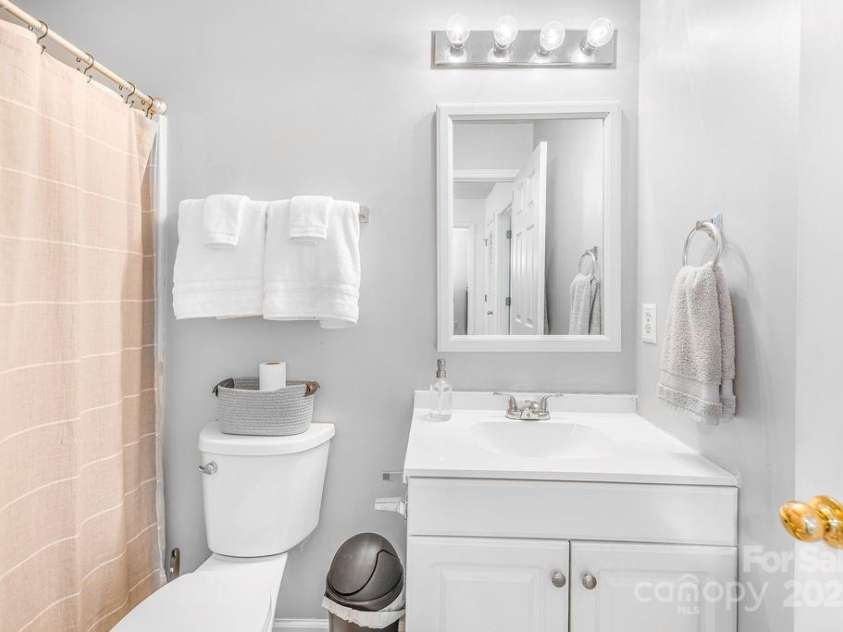 41 Lanceford Circle, Fletcher, NC 28732.  MLS# CAR4252559, YatesRealty ID 11531. Hall bath