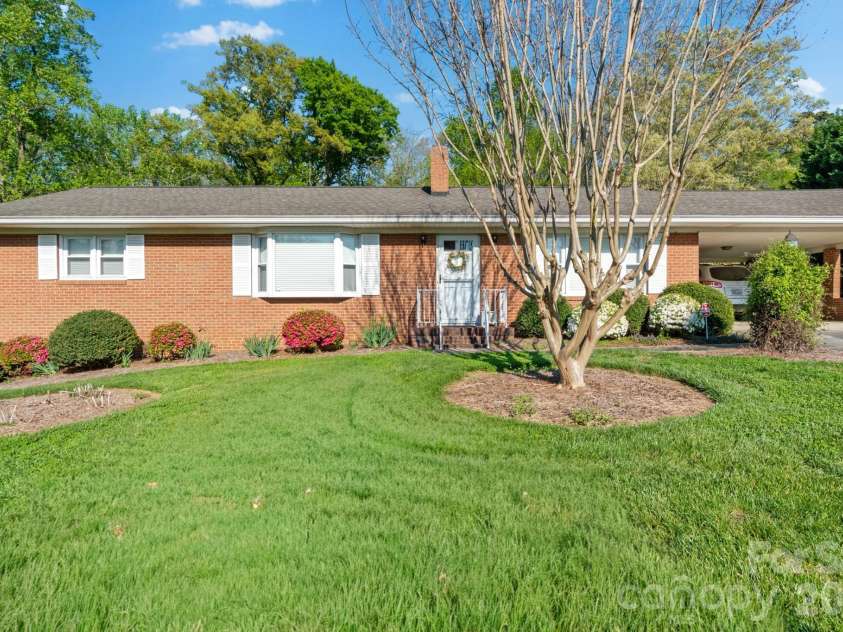 5635 June Lane, Winston Salem, NC 27127.  MLS# CAR4366963, YatesRealty ID 11531. 