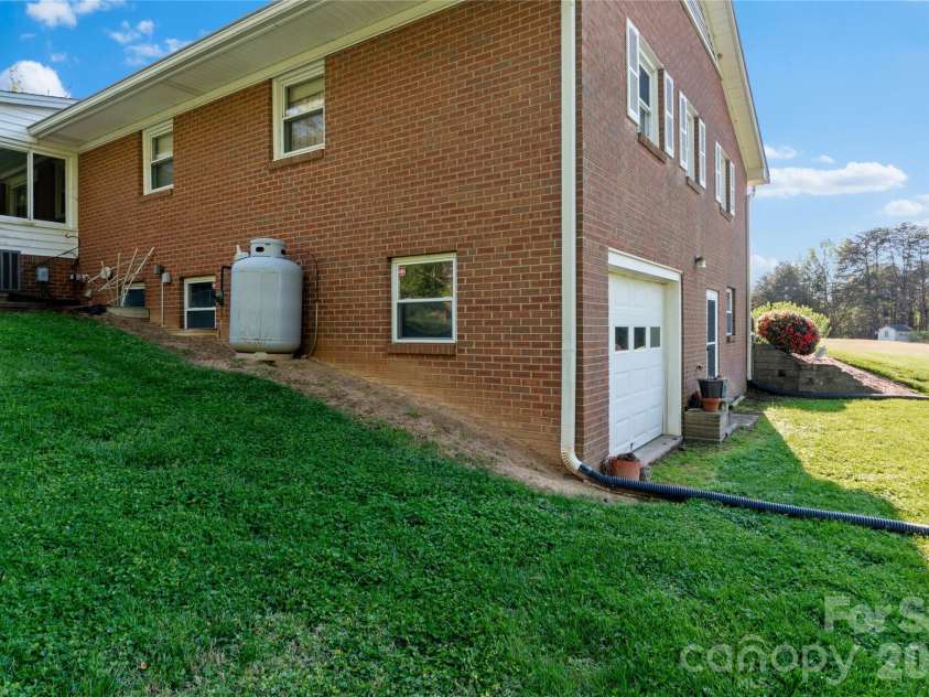 5635 June Lane, Winston Salem, NC 27127.  MLS# CAR4366963, YatesRealty ID 11531. 
