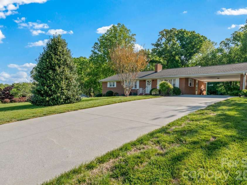 5635 June Lane, Winston Salem, NC 27127.  MLS# CAR4366963, YatesRealty ID 11531. 