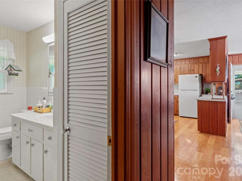 5635 June Lane, Winston Salem, NC 27127.  MLS# CAR4366963, YatesRealty ID 11531. Sun
