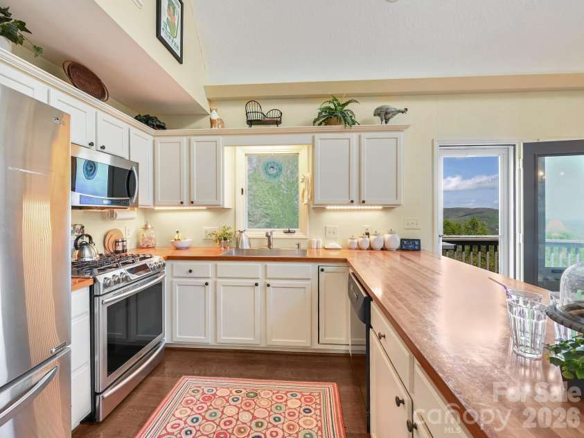 107 Fawns Rest None, Black Mountain, NC 28711.  MLS# CAR4367737, YatesRealty ID 11533. 