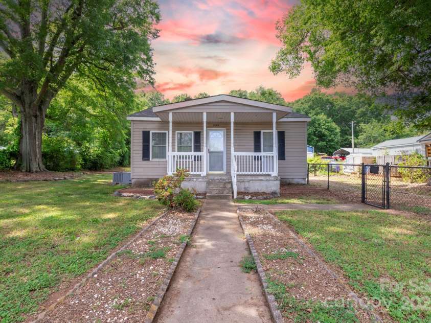 205 Stowe Acres Road, Kings Mountain, NC 28086.  MLS# CAR4256881, YatesRealty ID 11534. 