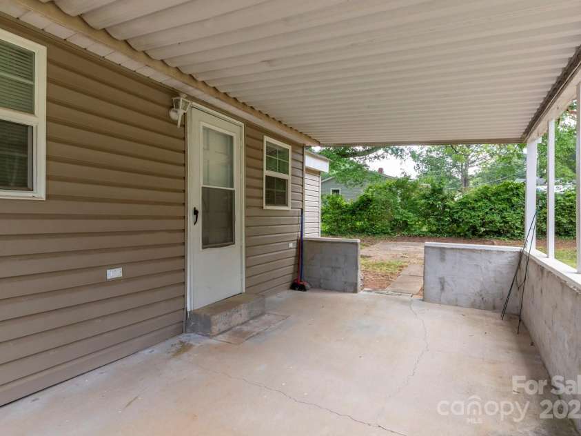 205 Stowe Acres Road, Kings Mountain, NC 28086.  MLS# CAR4256881, YatesRealty ID 11534. 