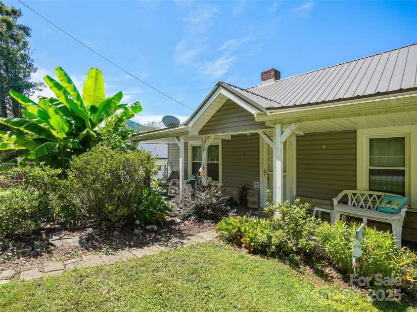 177 Dewey Avenue, Canton, NC 28716.  MLS# CAR4297479, YatesRealty ID 11536. 