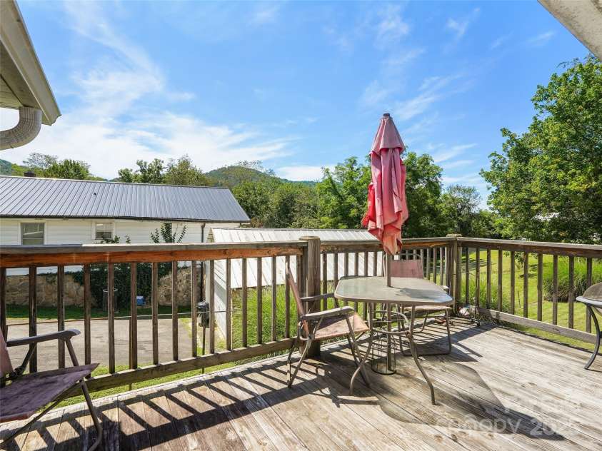 177 Dewey Avenue, Canton, NC 28716.  MLS# CAR4297479, YatesRealty ID 11536. 