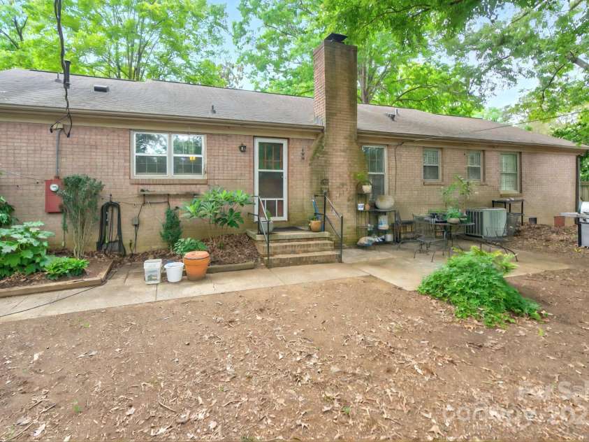 3430 Rea Road, Charlotte, NC 28226.  MLS# CAR4256646, YatesRealty ID 11536. 