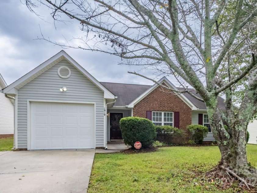 1919 Dietrich Lane, Charlotte, NC 28262.  MLS# CAR4305378, YatesRealty ID 11538. 