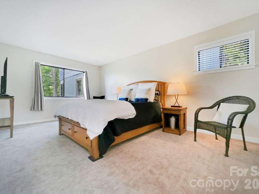 216 Tinequa Drive, Brevard, NC 28712.  MLS# CAR4365636, YatesRealty ID 11539. Spacious primary bedroom