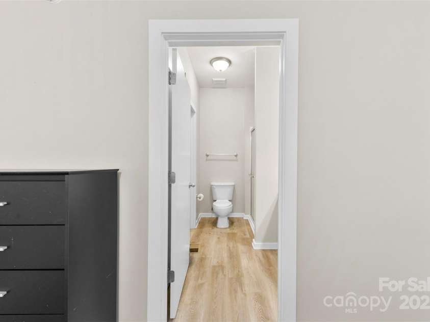 3239 Wesley Avenue, Charlotte, NC 28205.  MLS# CAR4299925, YatesRealty ID 1154. 