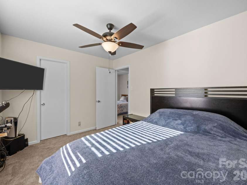 7540 Monarch Birch Lane, Charlotte, NC 28215.  MLS# CAR4335353, YatesRealty ID 1154. 