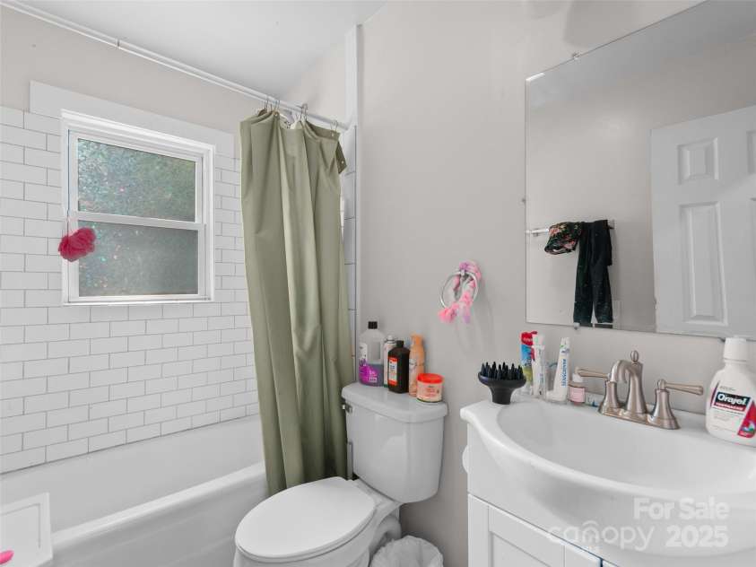 24 Liner Court, Waynesville, NC 28786.  MLS# CAR4256982, YatesRealty ID 11540. 