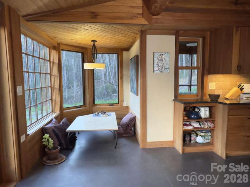 1422 Middle Fork Road, Hendersonville, NC 28792.  MLS# CAR4365669, YatesRealty ID 11541. 