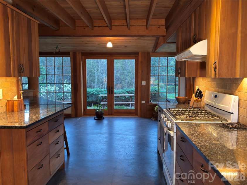 1422 Middle Fork Road, Hendersonville, NC 28792.  MLS# CAR4365669, YatesRealty ID 11541. 