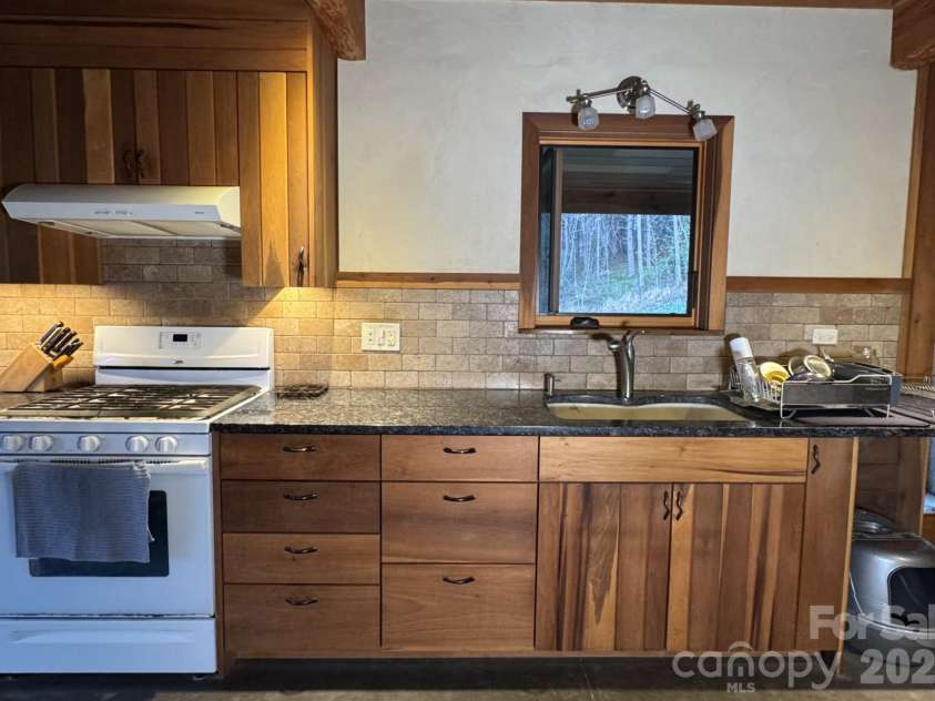 1422 Middle Fork Road, Hendersonville, NC 28792.  MLS# CAR4365669, YatesRealty ID 11541. 