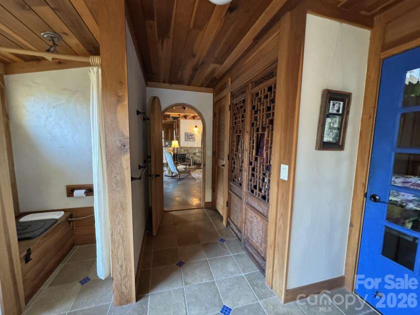 1422 Middle Fork Road, Hendersonville, NC 28792.  MLS# CAR4365669, YatesRealty ID 11541. 