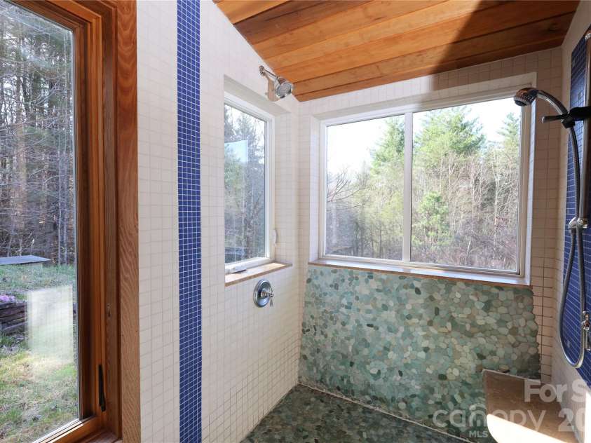 1422 Middle Fork Road, Hendersonville, NC 28792.  MLS# CAR4365669, YatesRealty ID 11541. 