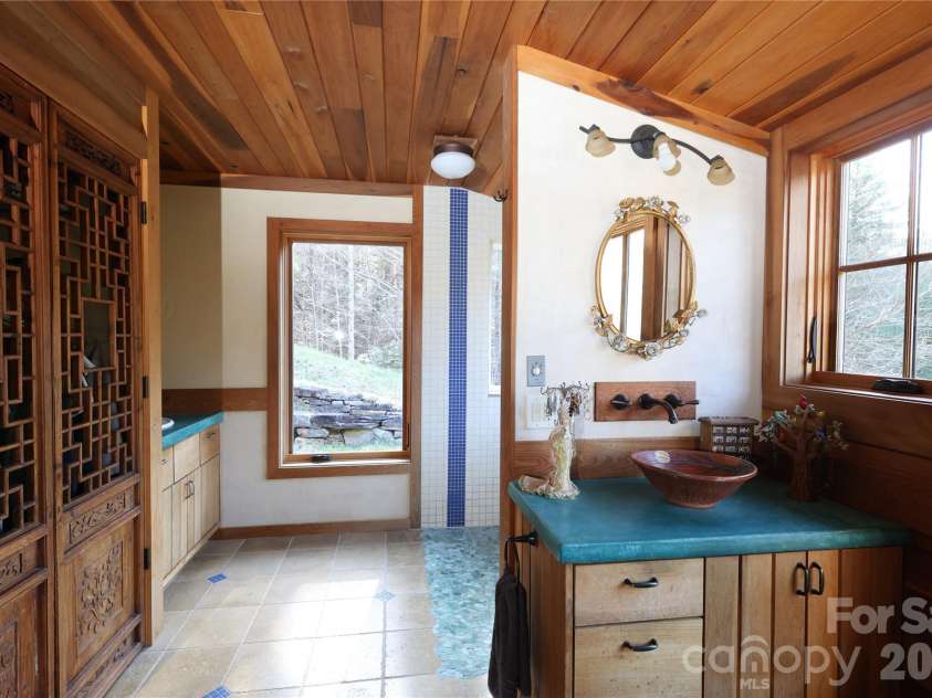1422 Middle Fork Road, Hendersonville, NC 28792.  MLS# CAR4365669, YatesRealty ID 11541. 