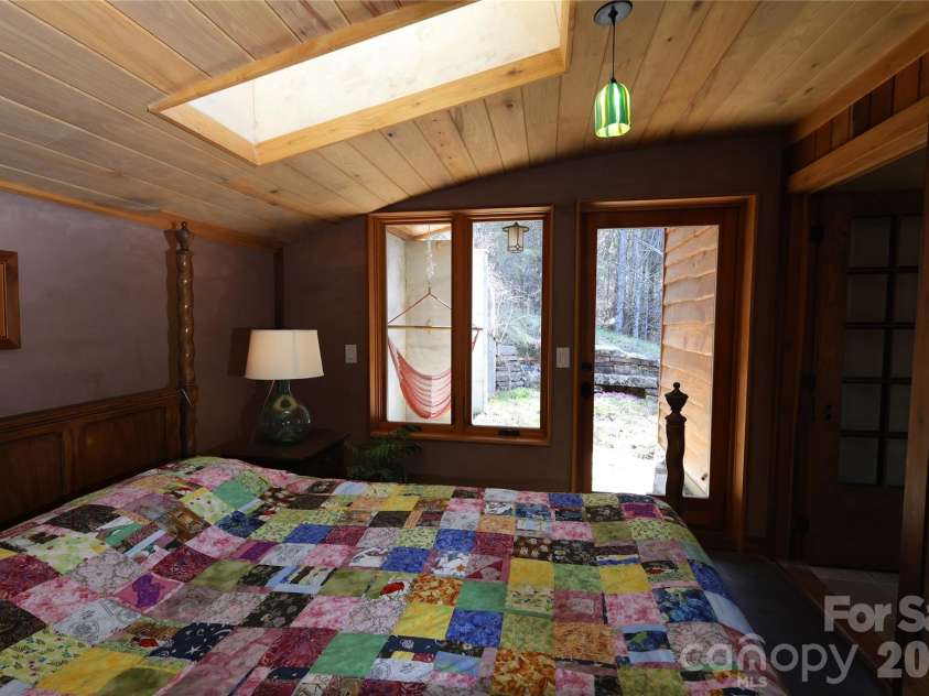 1422 Middle Fork Road, Hendersonville, NC 28792.  MLS# CAR4365669, YatesRealty ID 11541. 