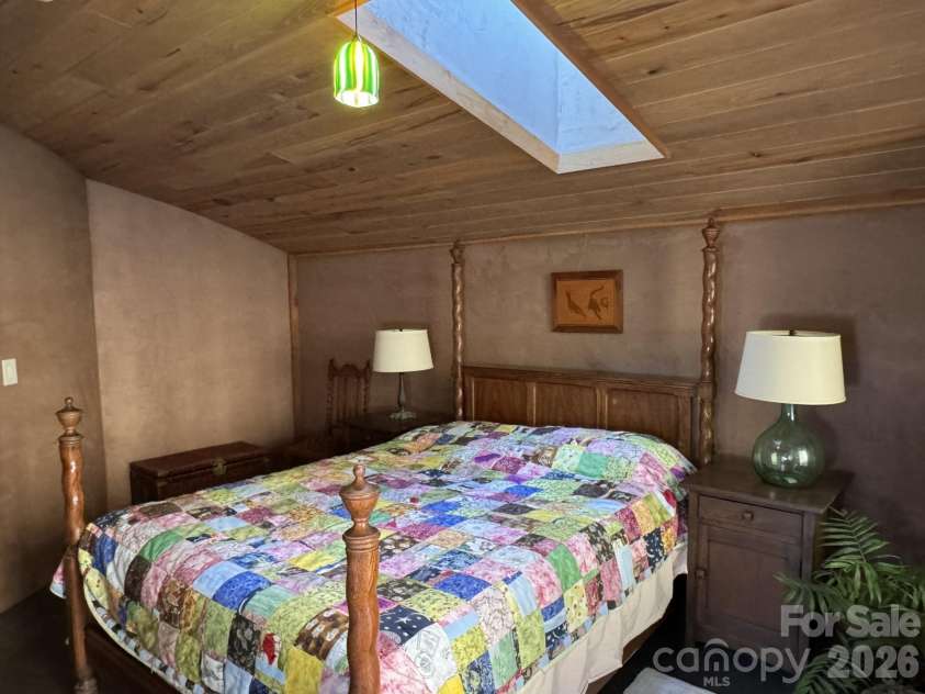 1422 Middle Fork Road, Hendersonville, NC 28792.  MLS# CAR4365669, YatesRealty ID 11541. 