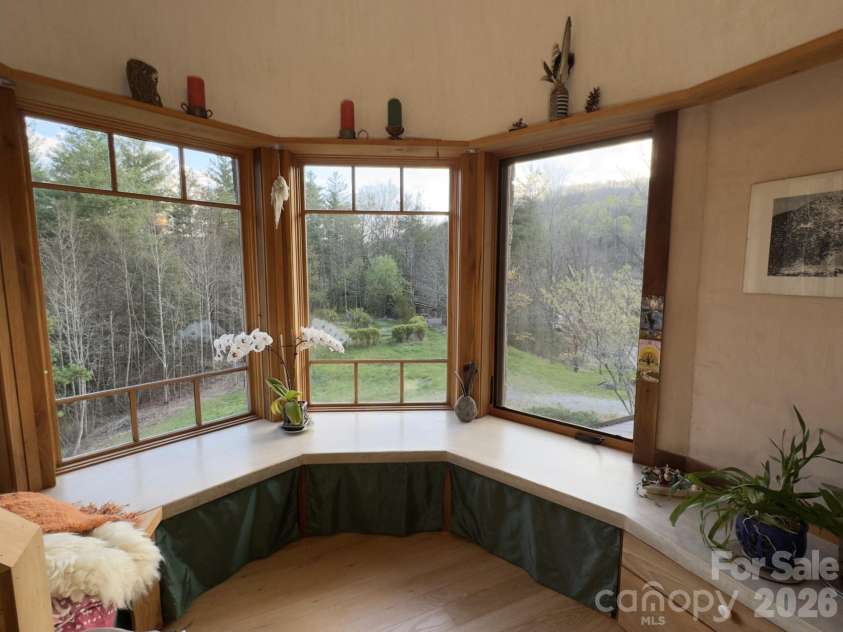 1422 Middle Fork Road, Hendersonville, NC 28792.  MLS# CAR4365669, YatesRealty ID 11541. 