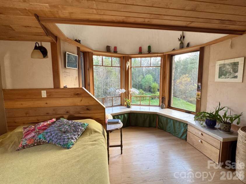 1422 Middle Fork Road, Hendersonville, NC 28792.  MLS# CAR4365669, YatesRealty ID 11541. 