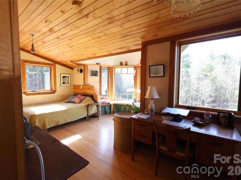 1422 Middle Fork Road, Hendersonville, NC 28792.  MLS# CAR4365669, YatesRealty ID 11541. 
