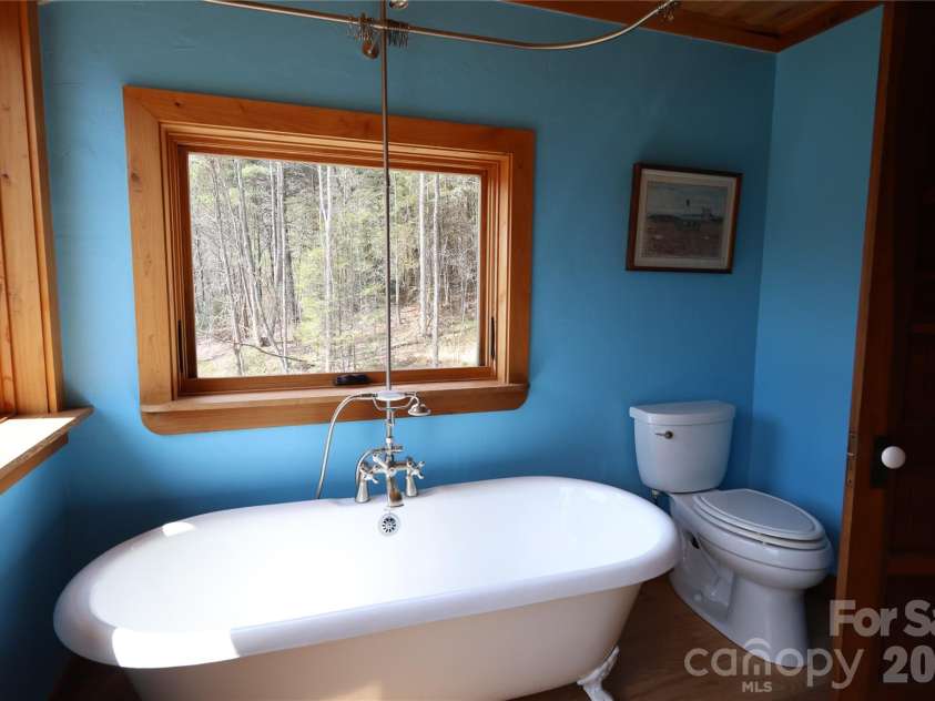 1422 Middle Fork Road, Hendersonville, NC 28792.  MLS# CAR4365669, YatesRealty ID 11541. 