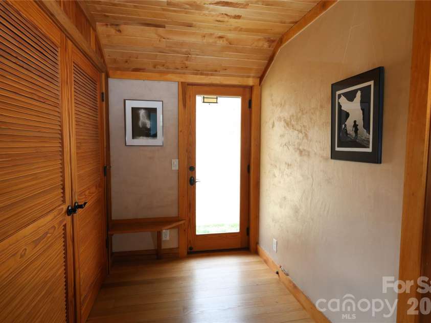 1422 Middle Fork Road, Hendersonville, NC 28792.  MLS# CAR4365669, YatesRealty ID 11541. 