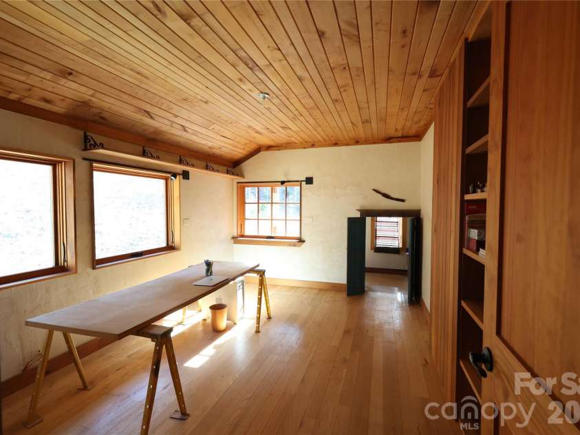 1422 Middle Fork Road, Hendersonville, NC 28792.  MLS# CAR4365669, YatesRealty ID 11541. 