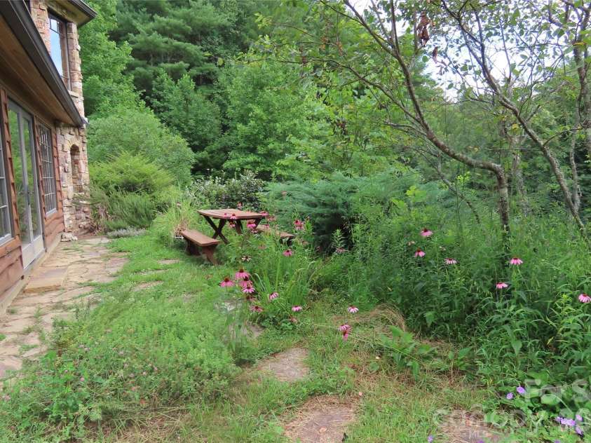 1422 Middle Fork Road, Hendersonville, NC 28792.  MLS# CAR4365669, YatesRealty ID 11541. 