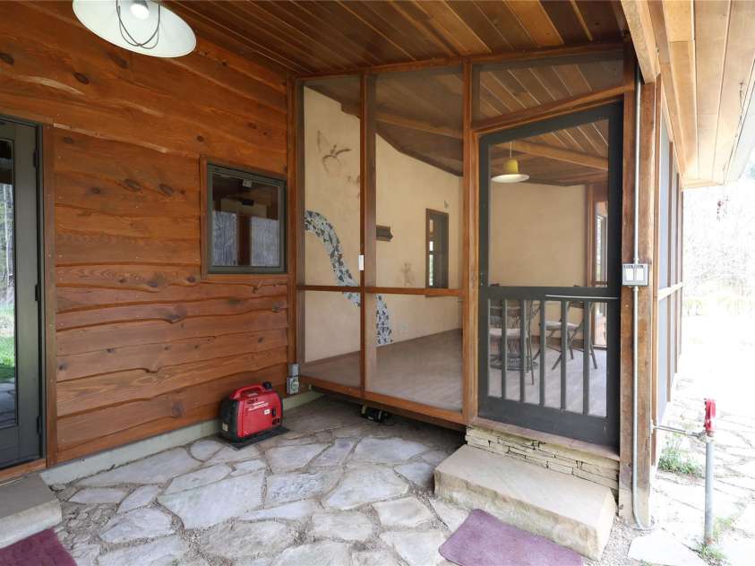 1422 Middle Fork Road, Hendersonville, NC 28792.  MLS# CAR4365669, YatesRealty ID 11541. 