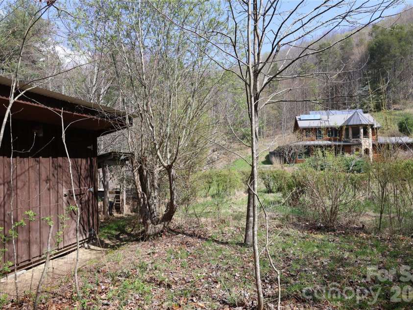 1422 Middle Fork Road, Hendersonville, NC 28792.  MLS# CAR4365669, YatesRealty ID 11541. 