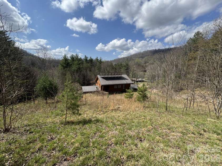 1422 Middle Fork Road, Hendersonville, NC 28792.  MLS# CAR4365669, YatesRealty ID 11541. 