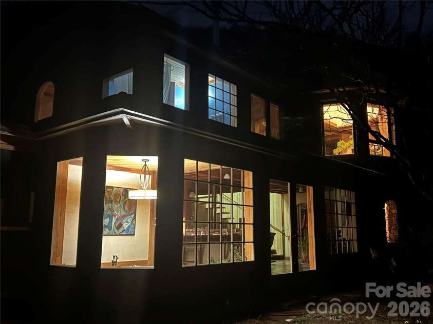 1422 Middle Fork Road, Hendersonville, NC 28792.  MLS# CAR4365669, YatesRealty ID 11541. 