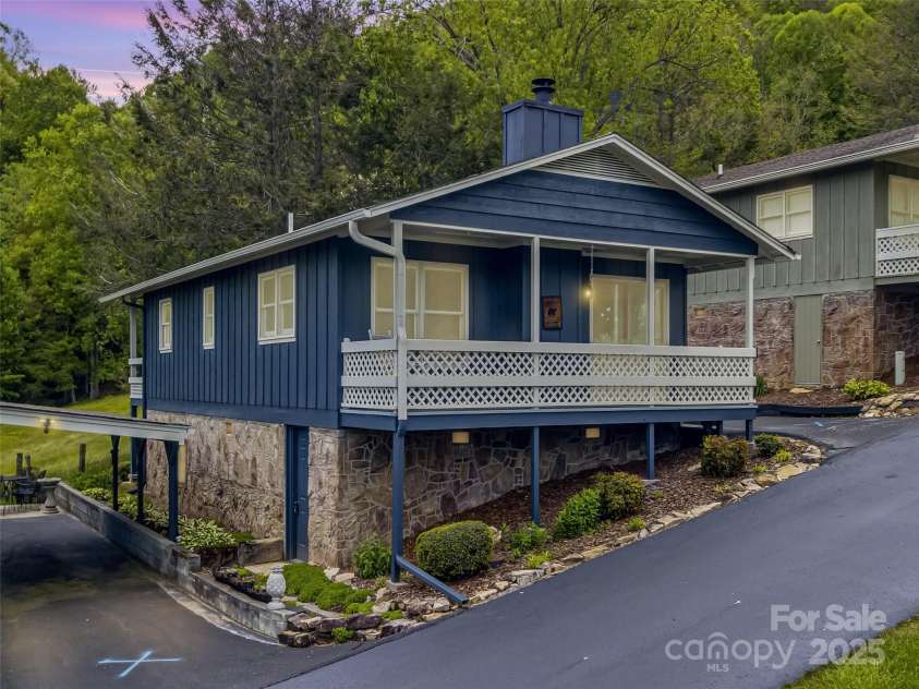 336 Stoney Ridge Loop, Maggie Valley, NC 28751.  MLS# CAR4256988, YatesRealty ID 11541. 