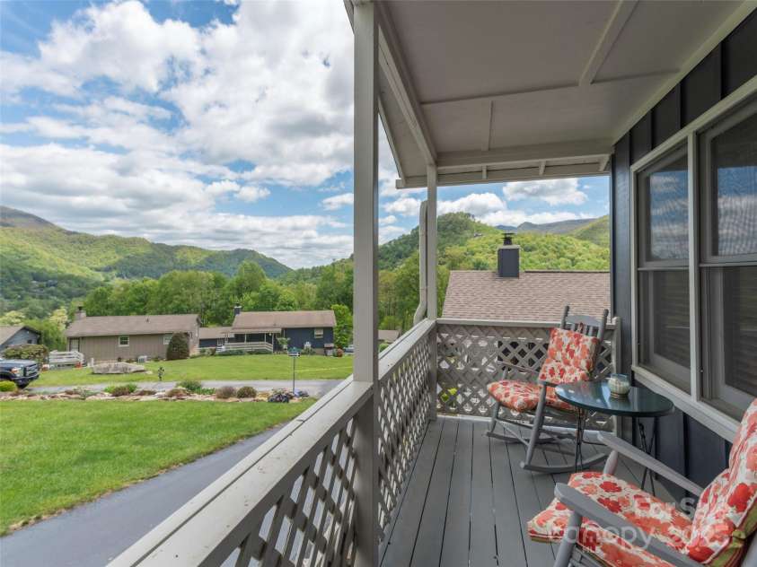 336 Stoney Ridge Loop, Maggie Valley, NC 28751.  MLS# CAR4256988, YatesRealty ID 11541. 