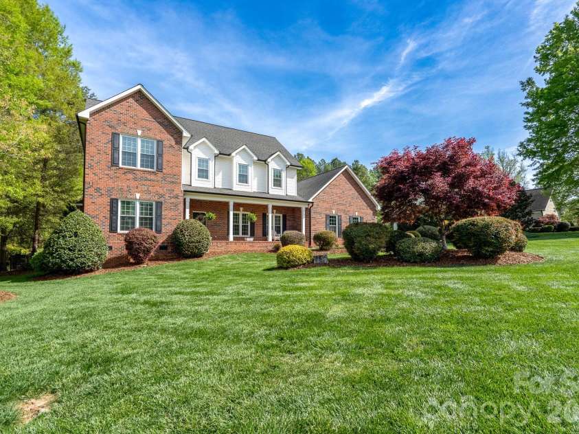 176 Spring Forest Drive, Statesville, NC 28625.  MLS# CAR4366615, YatesRealty ID 11543. 