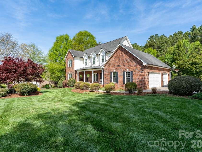 176 Spring Forest Drive, Statesville, NC 28625.  MLS# CAR4366615, YatesRealty ID 11543. 