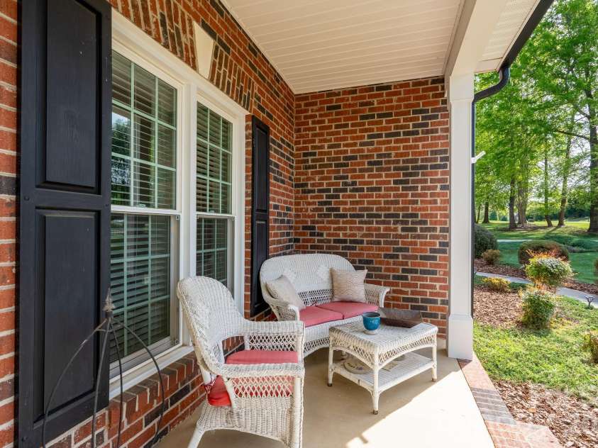 176 Spring Forest Drive, Statesville, NC 28625.  MLS# CAR4366615, YatesRealty ID 11543. 