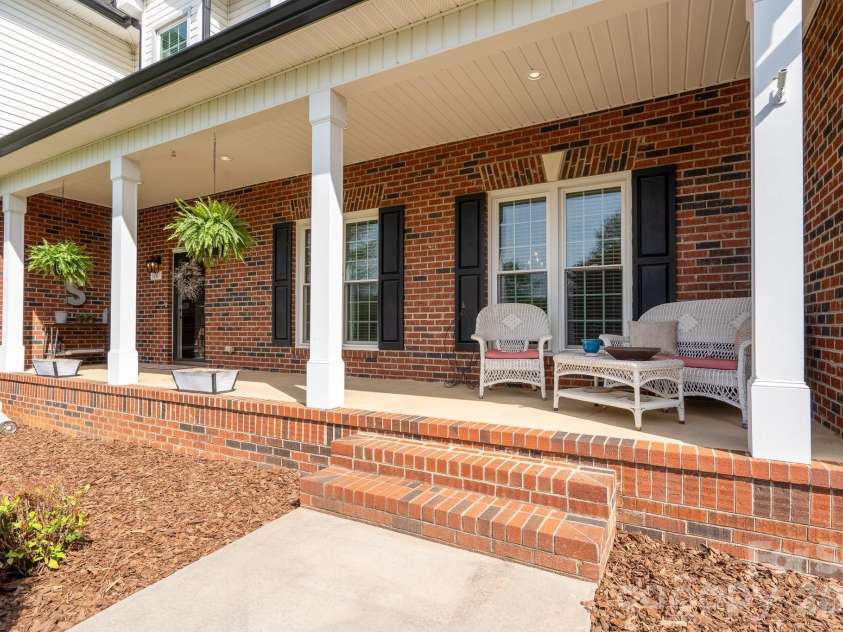 176 Spring Forest Drive, Statesville, NC 28625.  MLS# CAR4366615, YatesRealty ID 11543. 