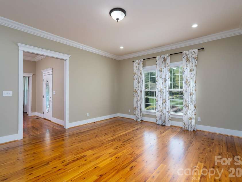 176 Spring Forest Drive, Statesville, NC 28625.  MLS# CAR4366615, YatesRealty ID 11543. 