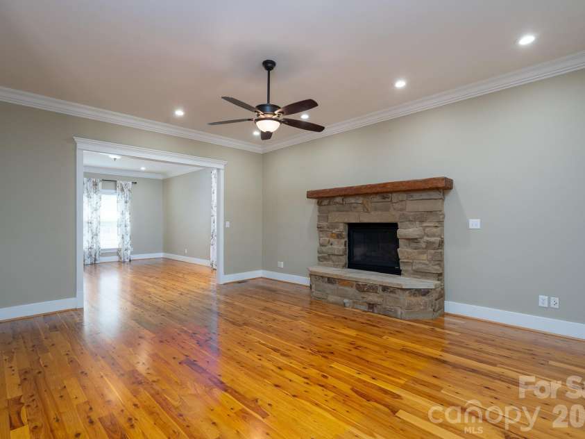 176 Spring Forest Drive, Statesville, NC 28625.  MLS# CAR4366615, YatesRealty ID 11543. 